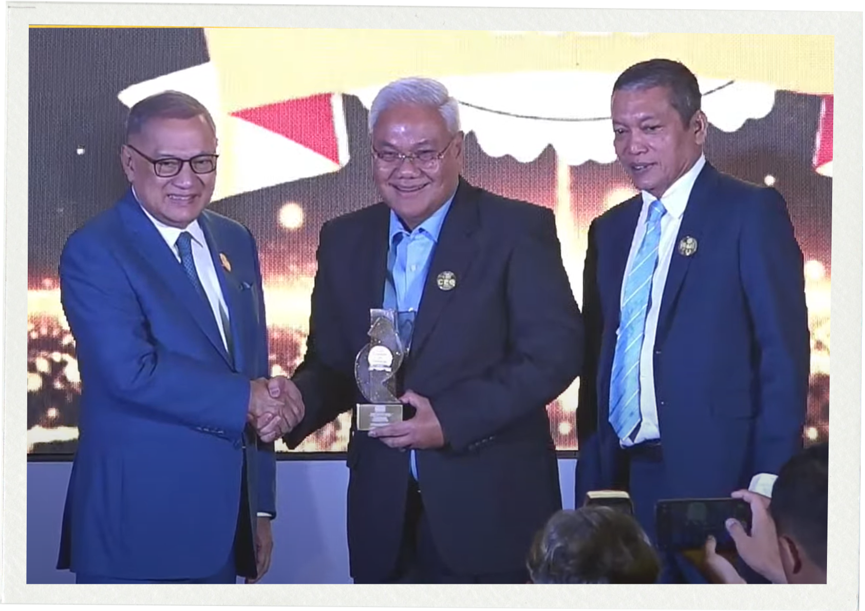 Soaring Performance! President Director of Bank Sumsel Babel Wins Top 100 CEO 2023 and Bankers of the year
