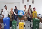 Bank Sumsel Babel Berikan 65 Kotak Sampah Ke RSUD