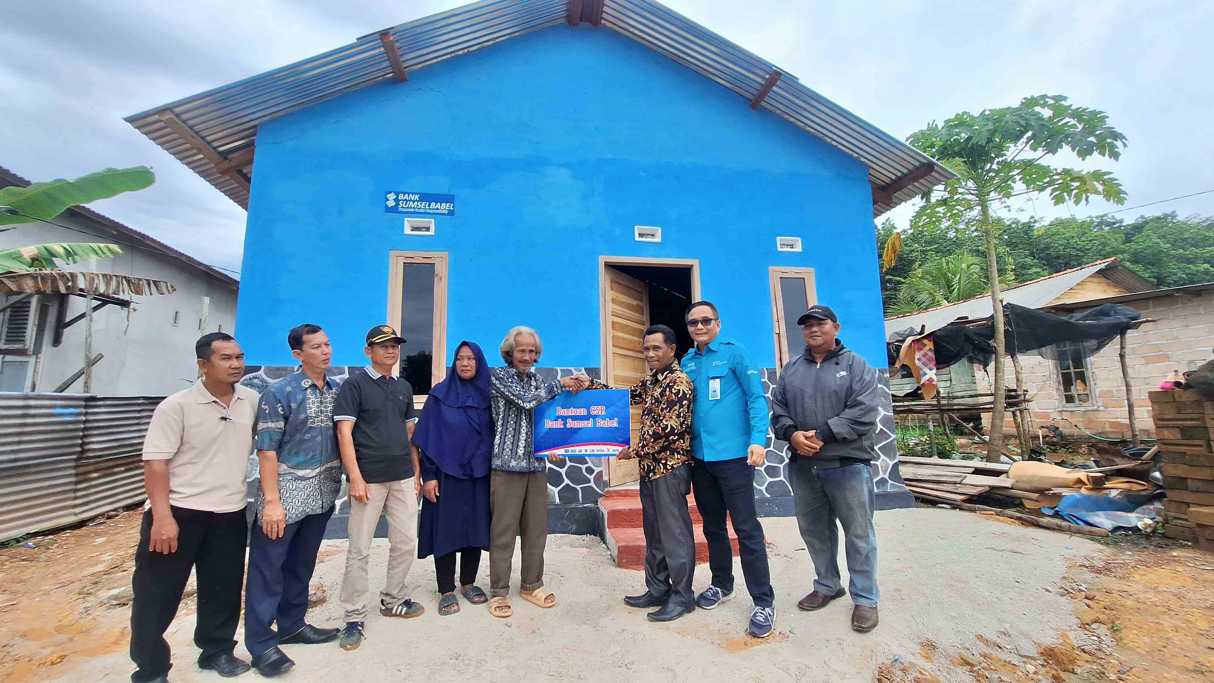 Bank Sumsel Babel renovates uninhabitable homes for residents in South Bangka.
