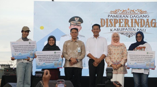 Bantuan CSR Kab PALI Bantuan tenda Kerucut dan Gerobak Etalase UMKM
